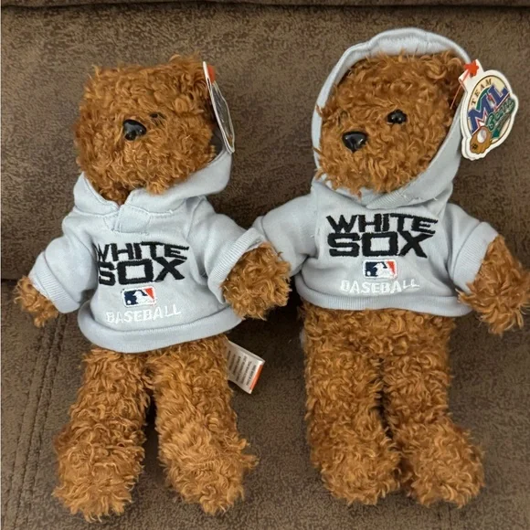 Massive 32 -Piece Sports Plush Lot MLB + NFL + NCAA Team Bears New W/ Tags New - Picture 7 of 16